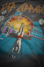Load image into Gallery viewer, MADEWORN DEF LEPPARD ROCK BRIGADE CUT OFF SLEEVES T SHIRT