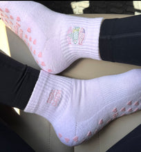 Load image into Gallery viewer, Healing Heels Total Catch Grip Socks
