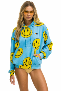 AVIATOR NATION UNISEX SMILEY REPEAT RELAXED PULLOVER HOODIE - SKY