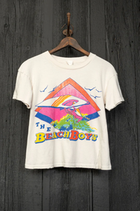 MADEWORN THE BEACH BOYS '84 CELEBRATION CROP TEE