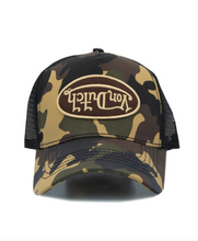 Load image into Gallery viewer, VON DUTCH CLASSIC BROWN RAMBO CAMO TRUCKER HAT AS SEEN ON TRAVIS SCOTT