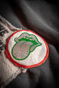 MADEWORN ROLLING STONES ZIP HOODIE IN COAL