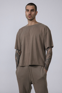 ELWOOD CLOTHING UNISEX OVERSIZED CROP CORE TEE IN VINTAGE BROWN