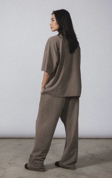 ELWOOD CLOTHING UNISEX OVERSIZED CROP CORE TEE IN VINTAGE BROWN