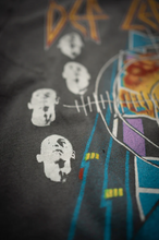 Load image into Gallery viewer, MADEWORN DEF LEPPARD ROCK BRIGADE CUT OFF SLEEVES T SHIRT