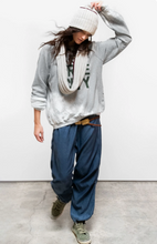 Load image into Gallery viewer, FREECITY ARTISTS WANTED HEATHERYUMM BLEACHOUT raglan - heather SURPLUS