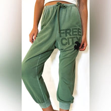 Load image into Gallery viewer, FREECITYLETSGO OG SUPERVINTAGE sweatpant - surplus green