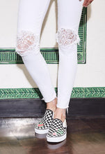 Load image into Gallery viewer, MOTHER High Waisted Looker Ankle Fray