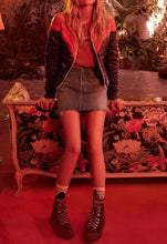 Load image into Gallery viewer, MOTHER The Vagabond Mini Fray Skirt