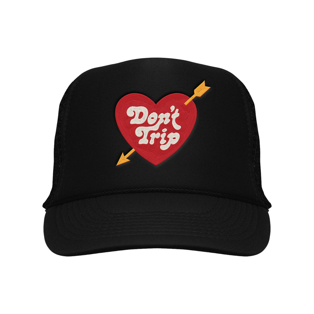FREE & EASY HEART & ARROW EMBROIDERED TRUCKER HAT