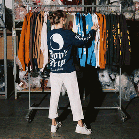 FREE & EASY UNISEX OLDE ENGLISH LS TEE IN NAVY