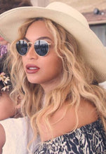 Load image into Gallery viewer, Ray-Ban RB3447 Round 50mm Metal Sunglasses in Gold