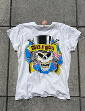 Load image into Gallery viewer, MADEWORN GUNS N&#39; ROSES &#39;92 US TOUR DESTROYED UNISEX TEE