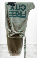 Load image into Gallery viewer, Free City SUPERFLUFF LUX VINTAGEBATH POCKET Unisex sweatpant -green juice